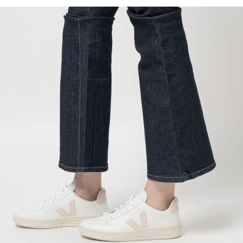VEJA
V-12 LEATHER WHITE SABLE  women size  9 preowned